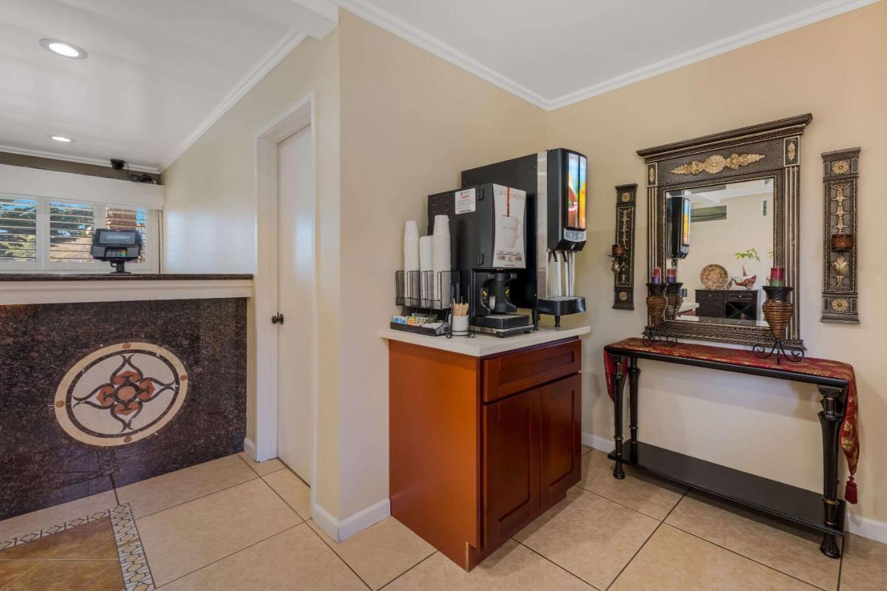 Clarion Collection Carmel Oaks Inn Екстериор снимка