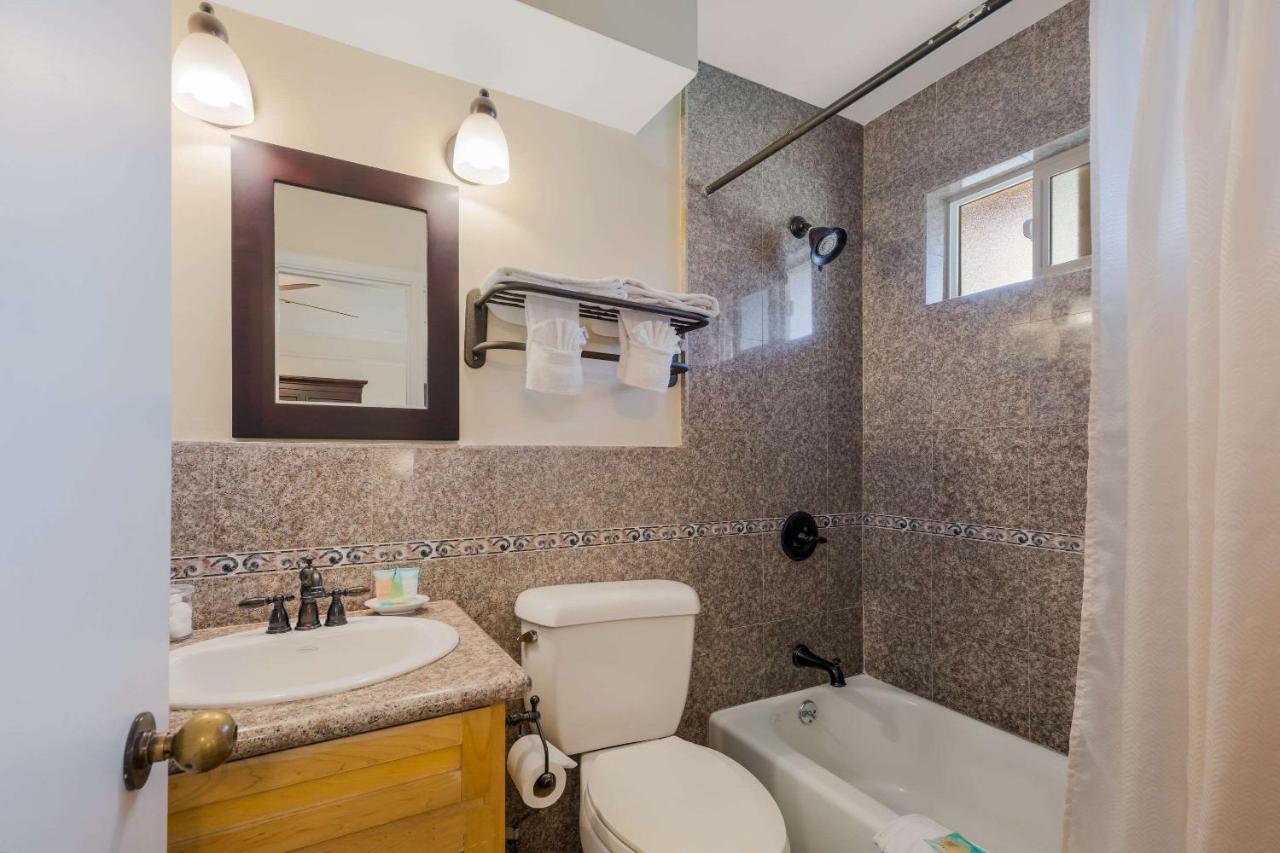 Clarion Collection Carmel Oaks Inn Екстериор снимка