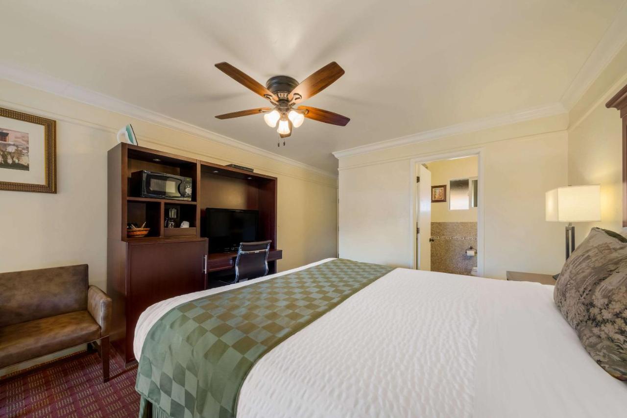 Clarion Collection Carmel Oaks Inn Екстериор снимка
