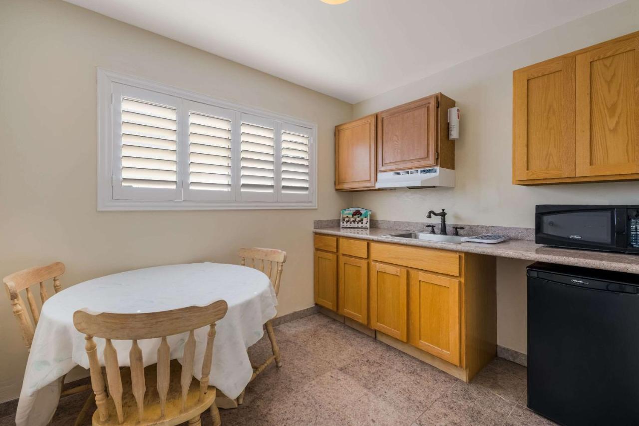 Clarion Collection Carmel Oaks Inn Екстериор снимка