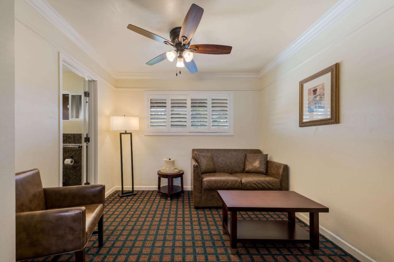 Clarion Collection Carmel Oaks Inn Екстериор снимка