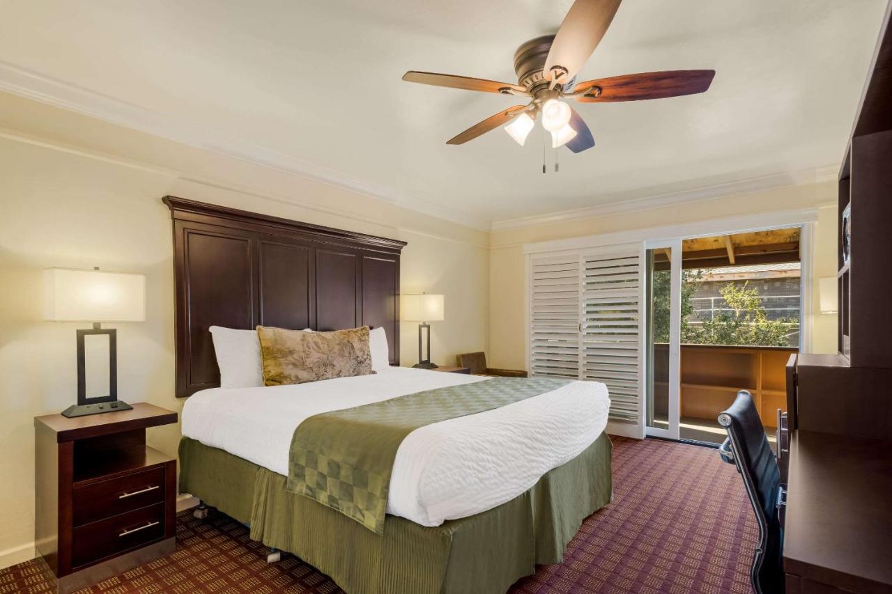 Clarion Collection Carmel Oaks Inn Екстериор снимка