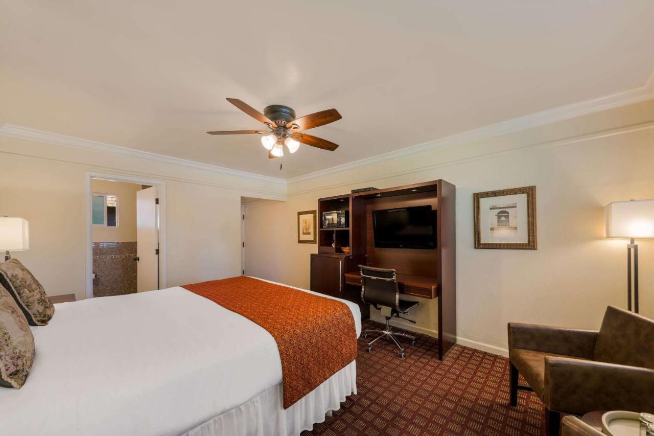 Clarion Collection Carmel Oaks Inn Екстериор снимка