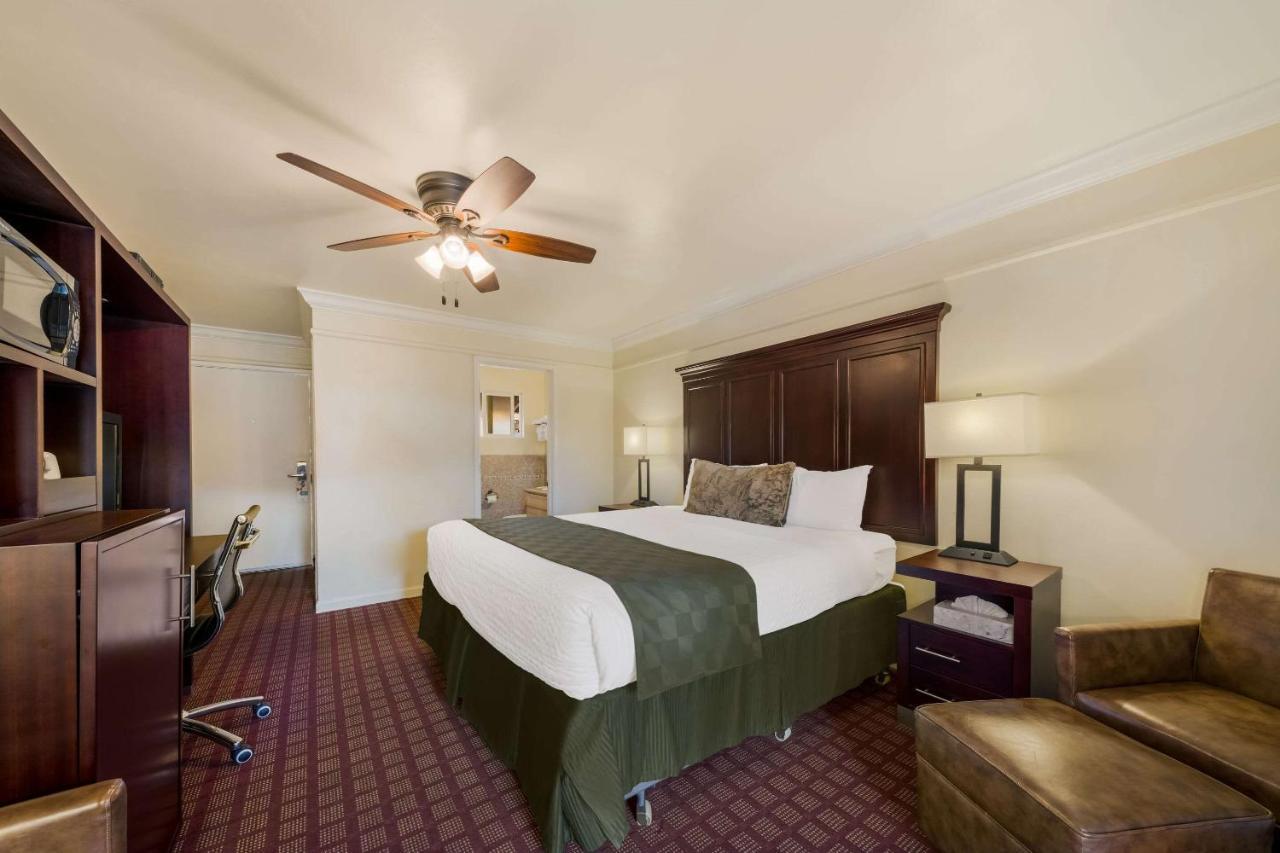 Clarion Collection Carmel Oaks Inn Екстериор снимка
