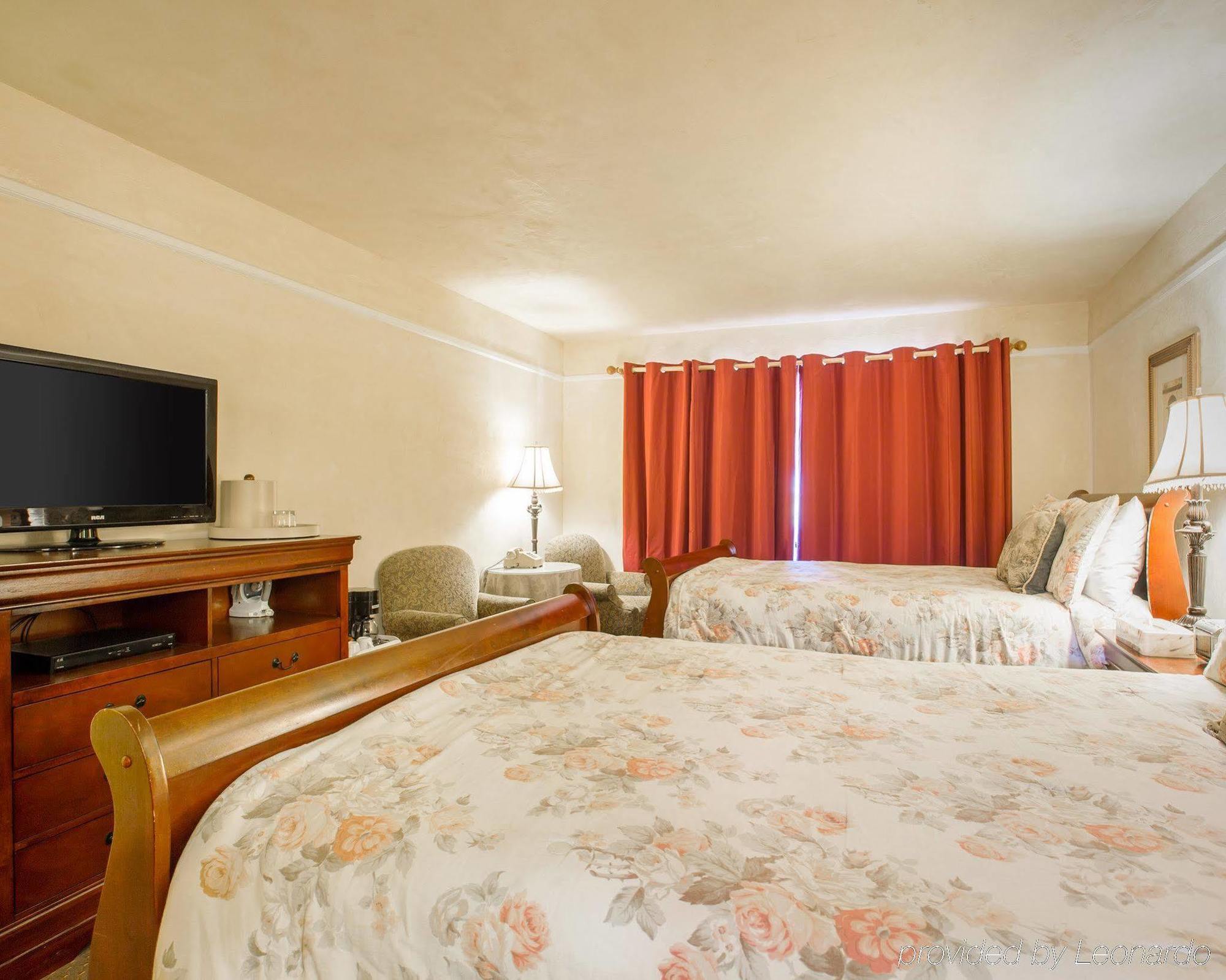 Clarion Collection Carmel Oaks Inn Екстериор снимка